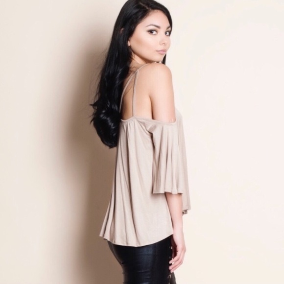 ✂️PRICE CUT-Beautiful Woman’s Top - Picture 2 of 3